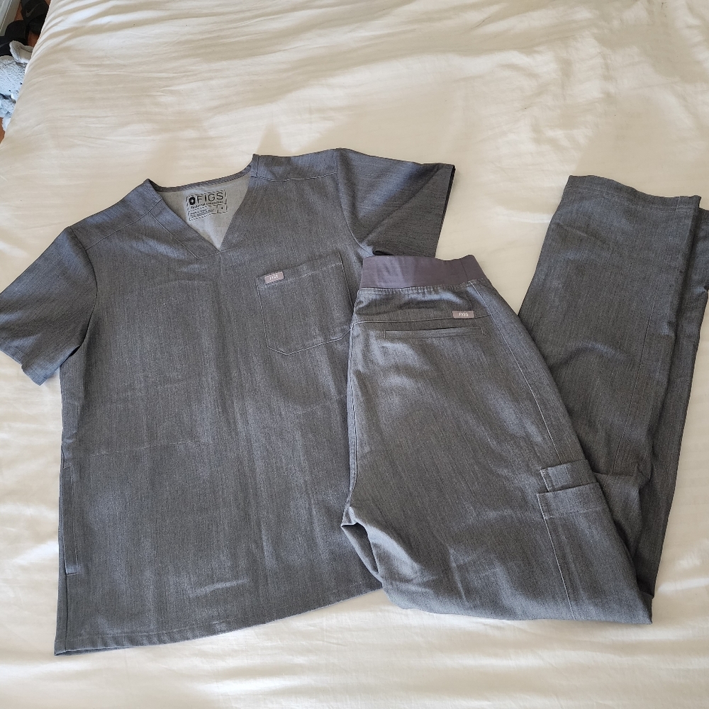 Figs Technical Collection Medical Scrubs Set in Gray size Small